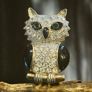 Vintage Large FIGURAL OWL RHINESTONE Green Eyes Gold-tone Black Enamel Brooch
